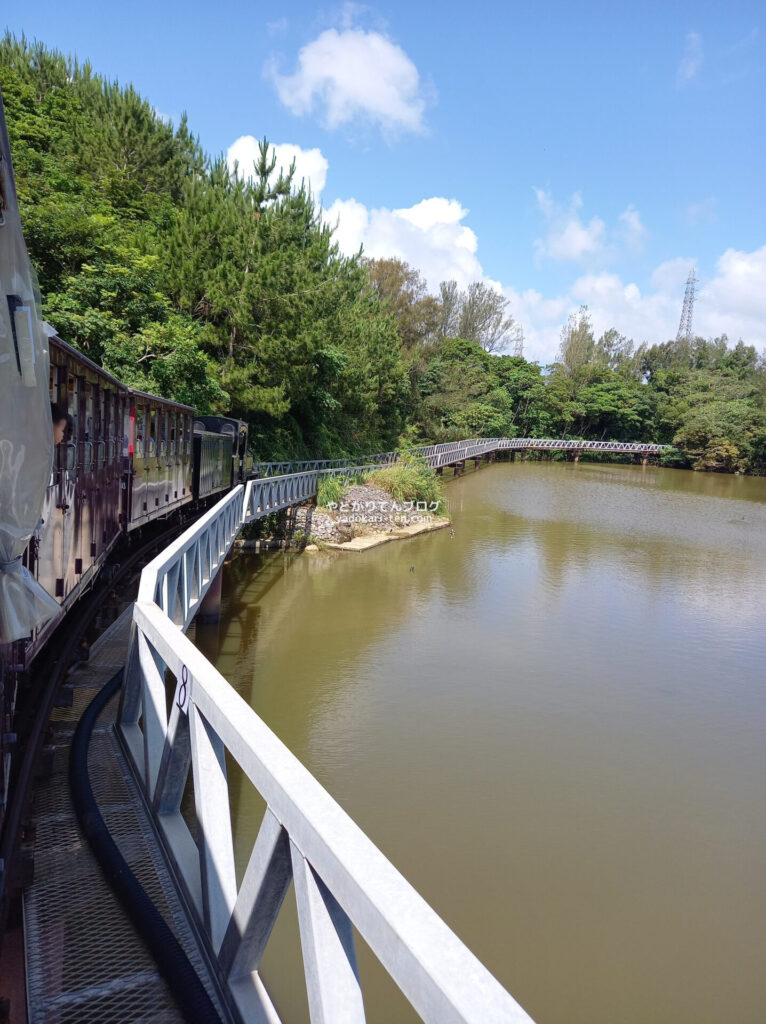 ネオパークオキナワの軽便鉄道