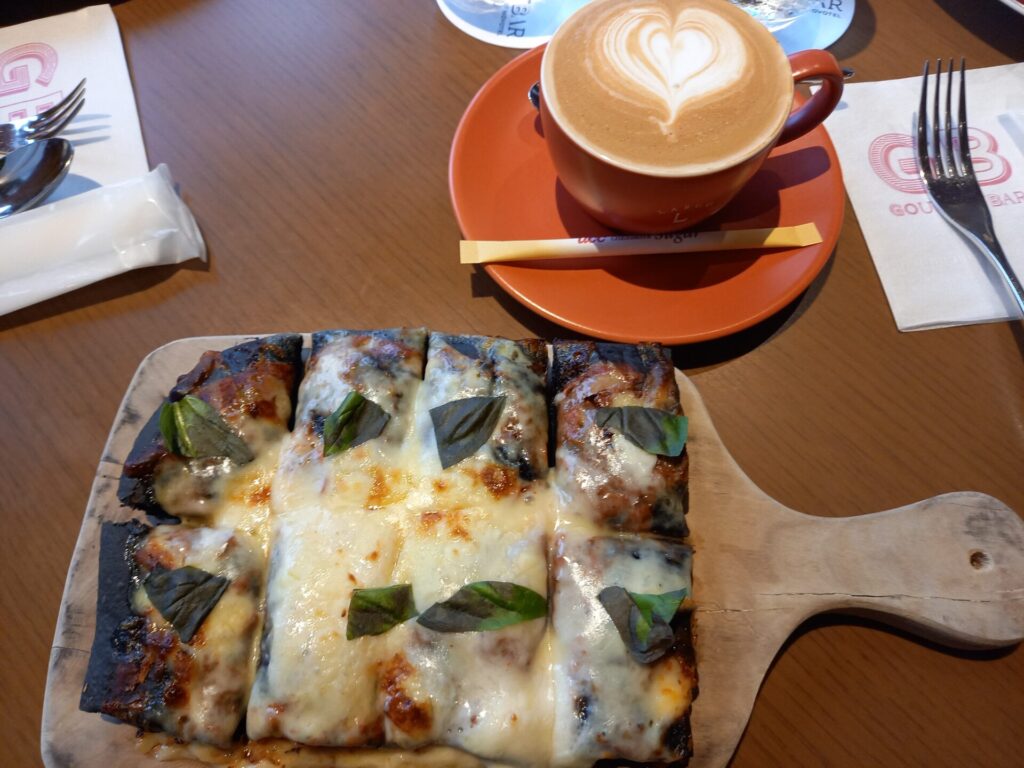 ノボテル沖縄那覇のカフェで食べたピザ